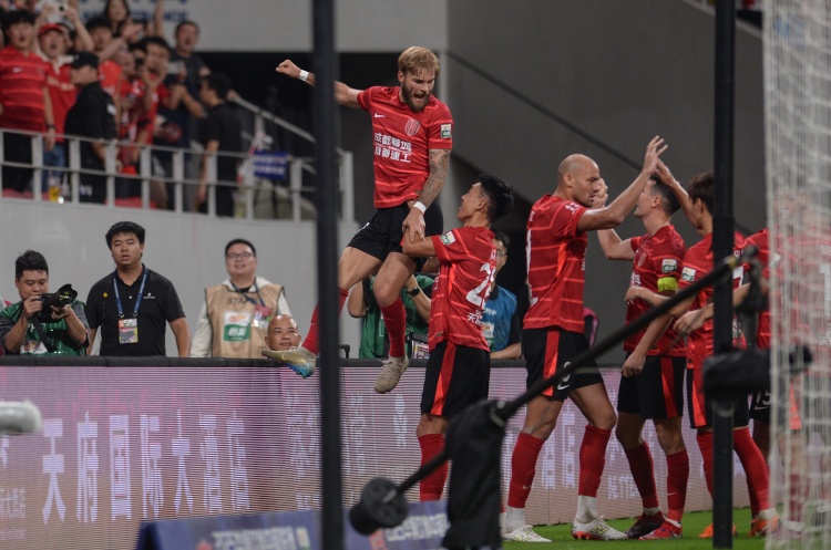 v站-蓉城登顶仍需轮换优化，海港失利未失争冠希望
